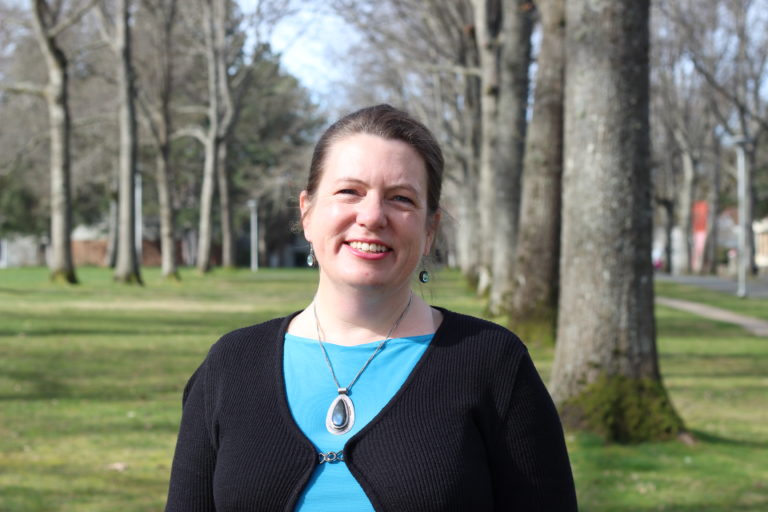 Read more about the article Janelle Jenstad gagne le prix de contribution exceptionnelle de la Société canadienne des humanités numériques 2021